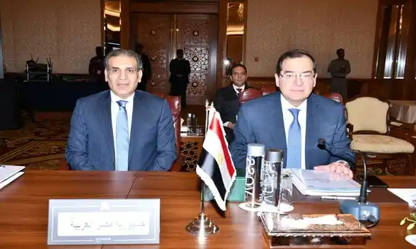 وزير البترول خلال رئاسته لوفد مصر بالكويت