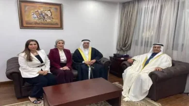 رئيس البرلمان العربي خلال لقاء رئيس مجلس أمناء "العريض الخيرية" بمملكة البحرين وابنتيه