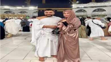 صورة من أمام الكعبة .. هاجر أحمد وزوجها يؤديان مناسك العُمرة