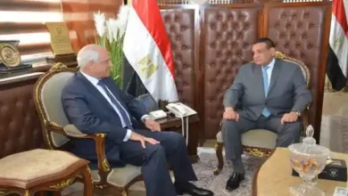 وزير التنمية المحلية يتابع مع محافظ الجيزة مشروعات "حياة كريمة" والخطة الاستثمارية وتوفير السلع الغذائية للمواطنين بأسعار مخفضة