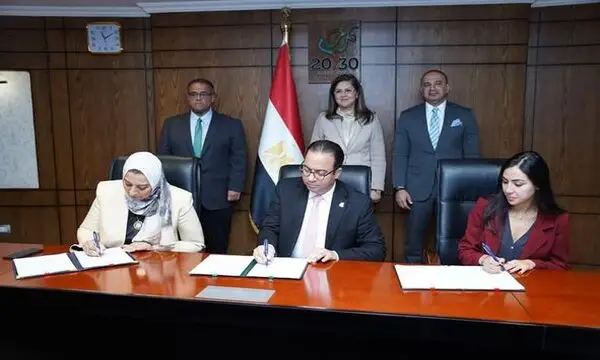 توقيع بروتوكول بين وزارة التخطيط ومؤسسة ساويرس وجامعة عين شمس لتطوير القرى الأكثر احتياجاً
