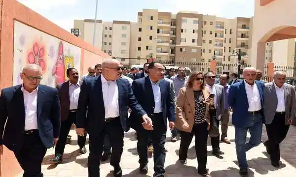 مدبولي يتفقد عدداً من المشروعات السكنية والخدمية الجاري تنفيذها بمدينة العبور الجديدة