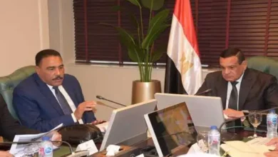 وزير التنمية المحلية يتابع مع محافظ مطروح المشروعات التنموية والخدمية الجارية علي أرض المحافظة