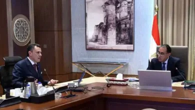 مدبولي يستعرض مع وزير السياحة مستجدات صناعة السياحة وعدداً من مشروعات الوزارة